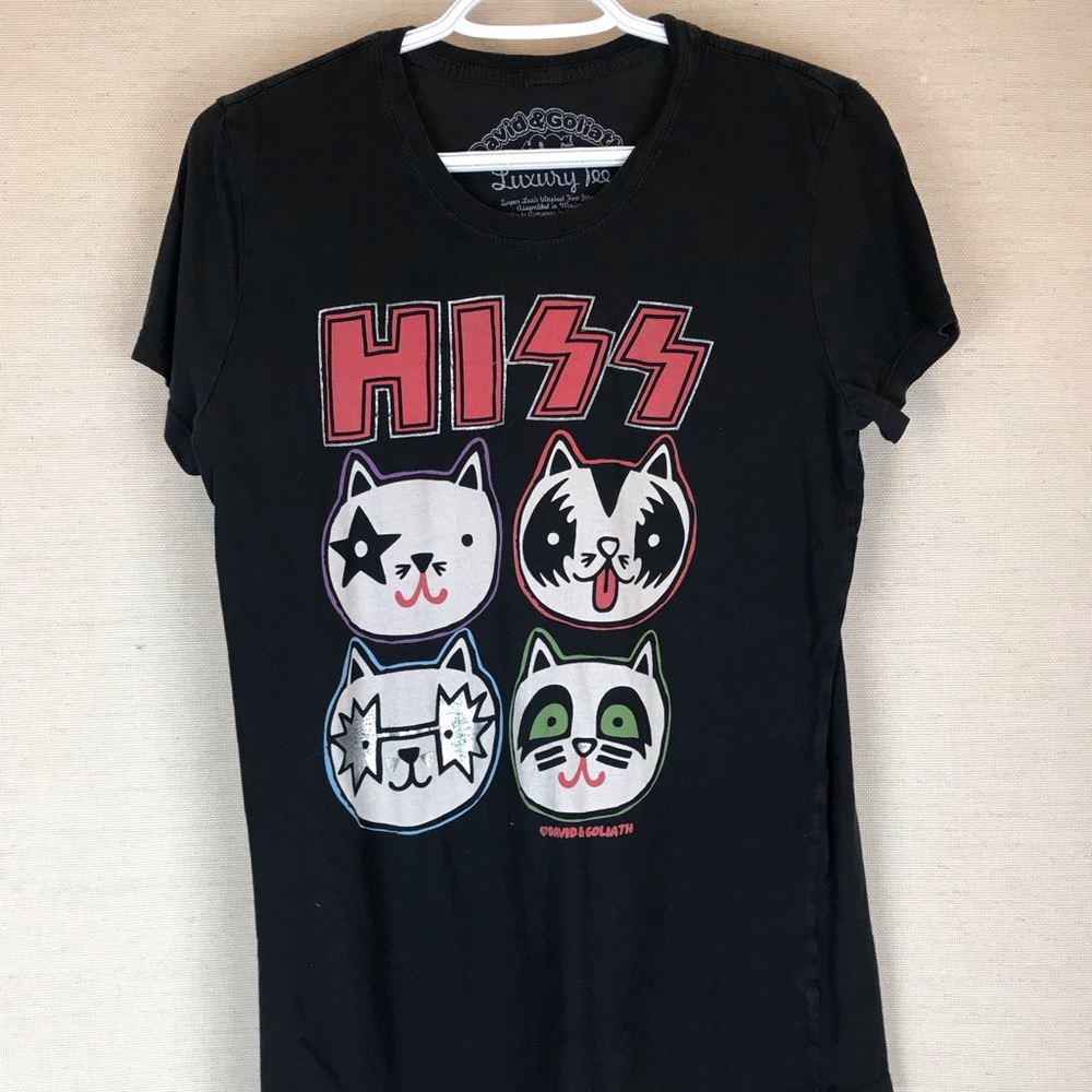 Super cute fitted kitty Kiss tee